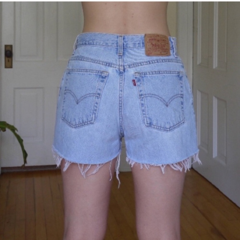 Vintage High Waisted Levi Shorts - Light (m-xxl)